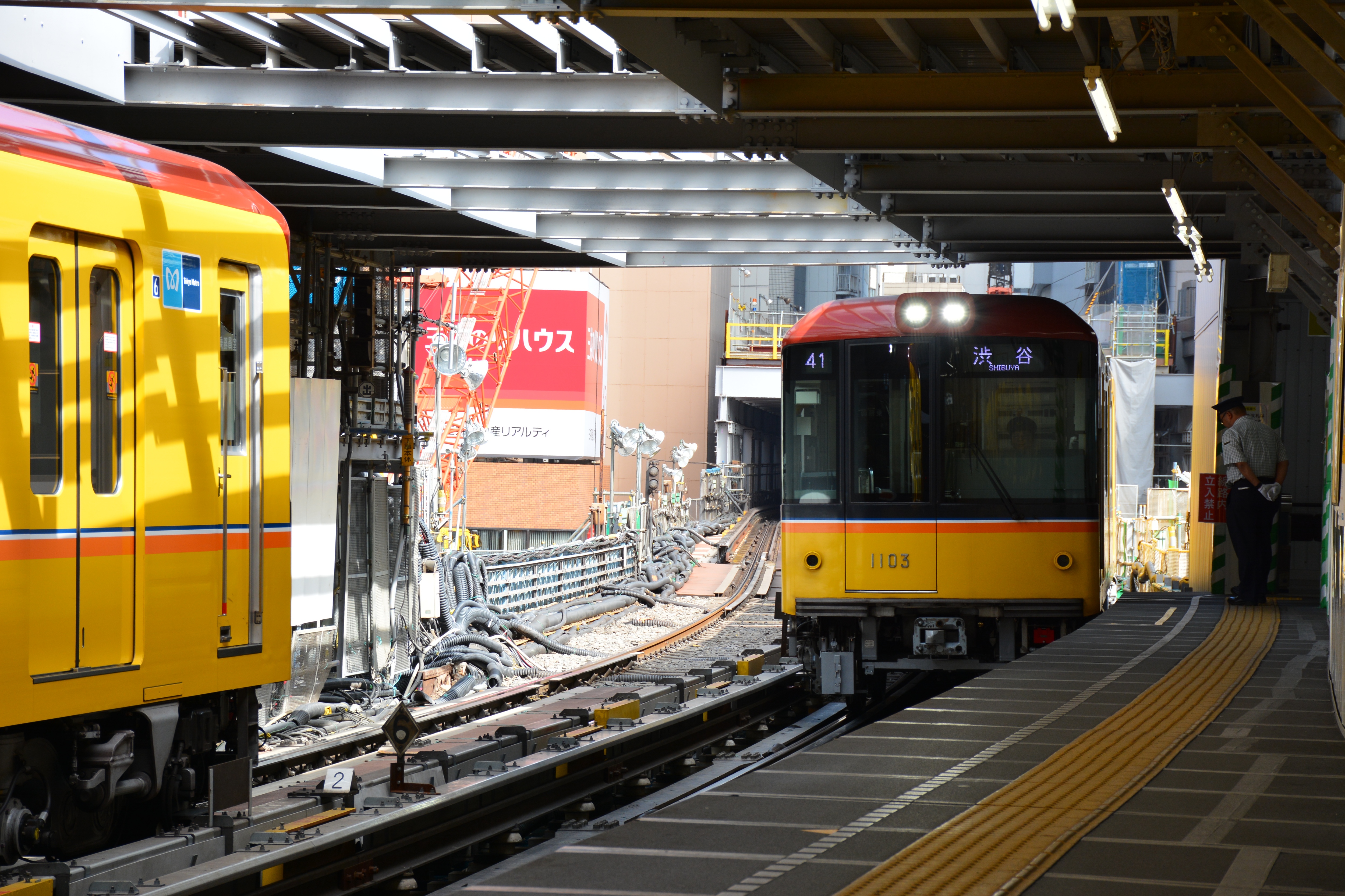 Fichier Tokyo Metro Ginza Line Shibuya Station 1000 Series 16 10 07 Jpg Wikipedia