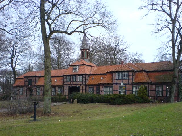 File:Torhaus Wellingsbüttel 2006.JPG