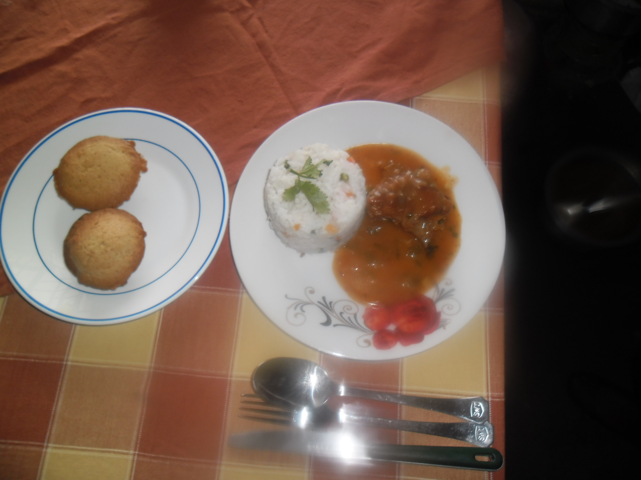 File:Vegetable Rice , curry chicken and queen cakes.JPG ...
