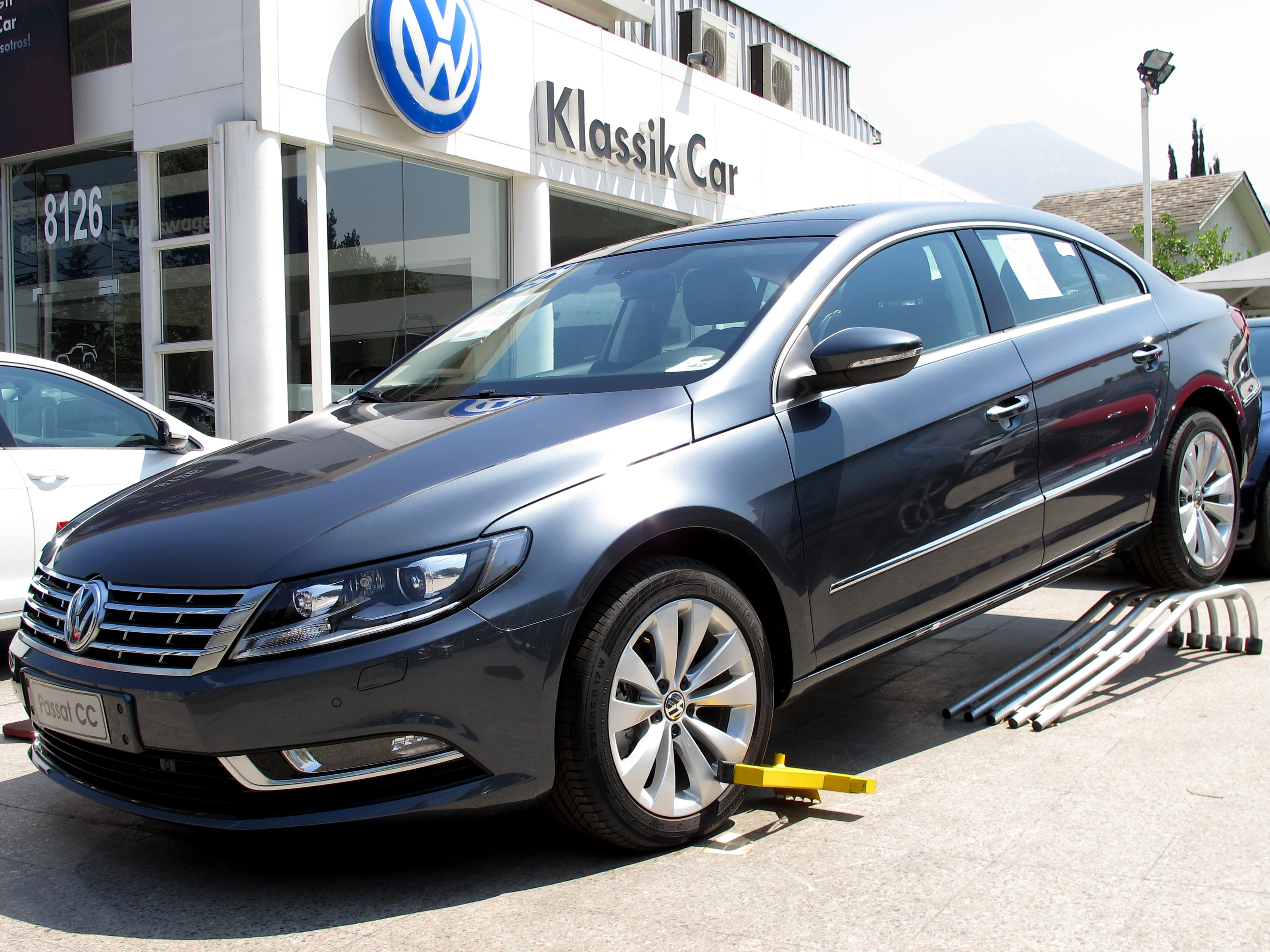 Volkswagen passat 330 tsi luxury. Фольксваген Италия.