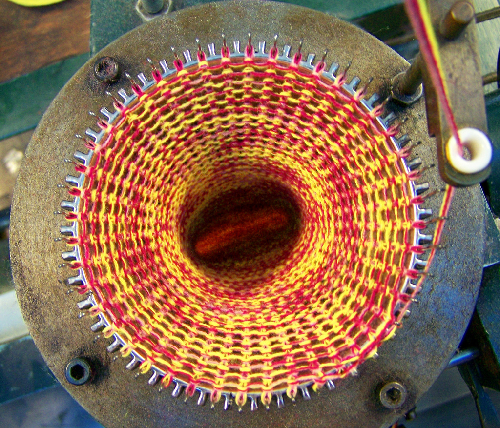 File:Circular knitting machine.jpg - Wikimedia Commons