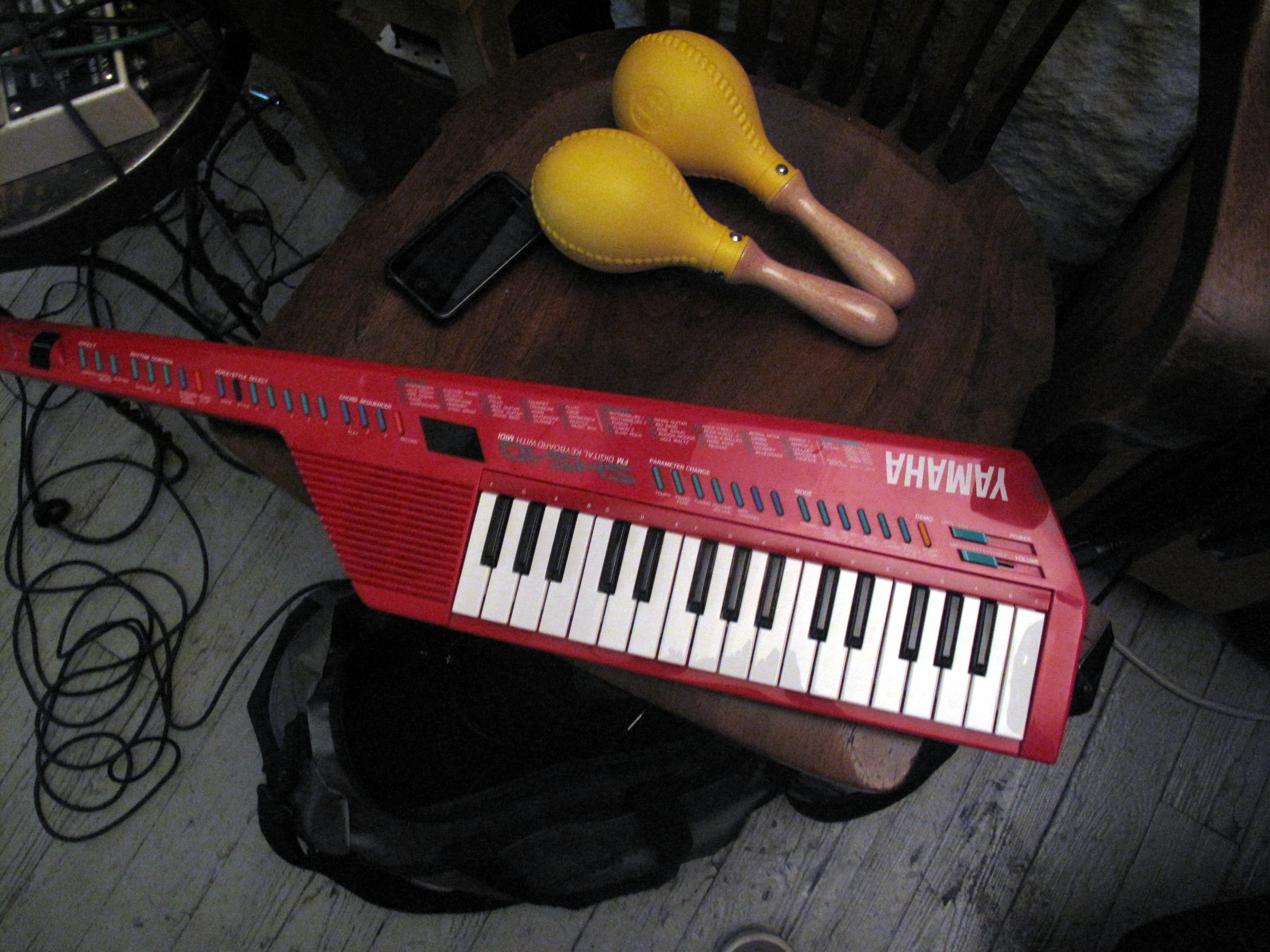 File:Yamaha SHS-10 & Maracas.jpg - Wikipedia