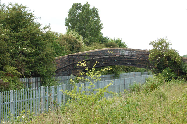 File:'Black path' footbridge over railway (1) - geograph.org.uk - 1349231.jpg