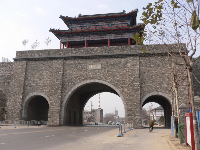 File:南京明城墙之仪凤门〔2006年重建〕（YiFeng Gate〔Rebuild in 2006〕, NanJing Ming Great Wall） - panoramio.jpg