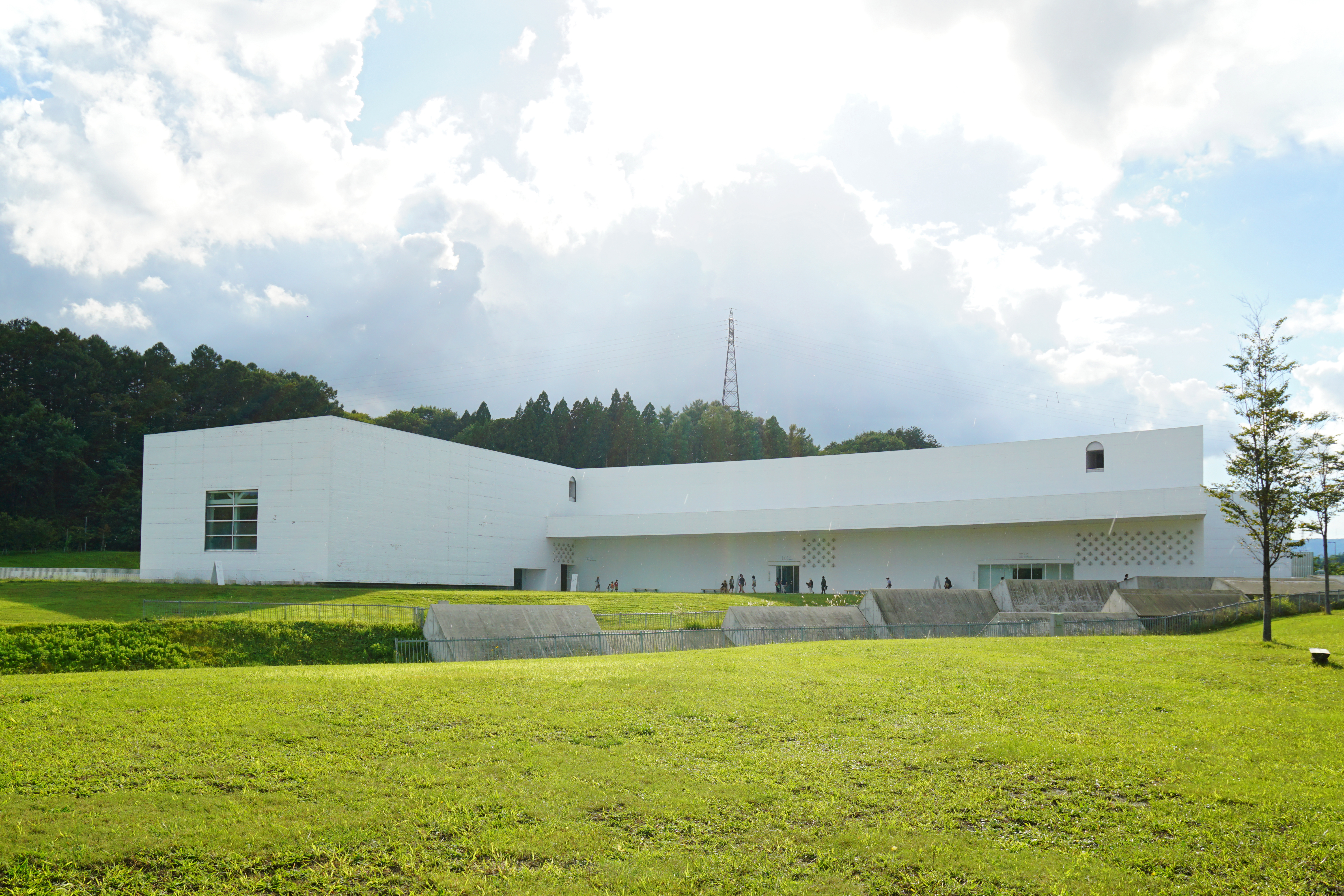 青森県立美術館