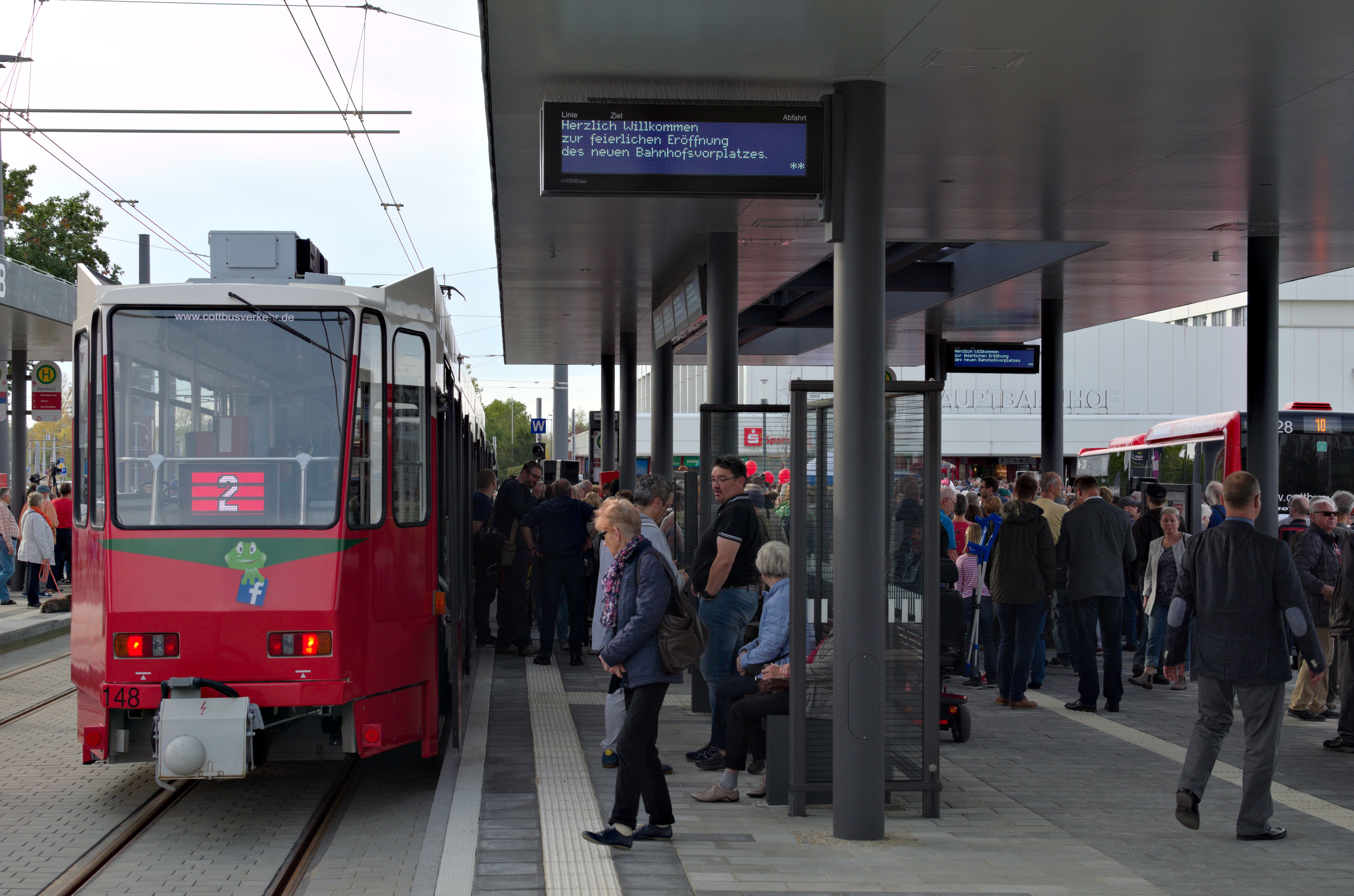 2019-10-21 Umbau Bahnhof Cottbus, grand opening of Bahnhofsvorplatz (first ...