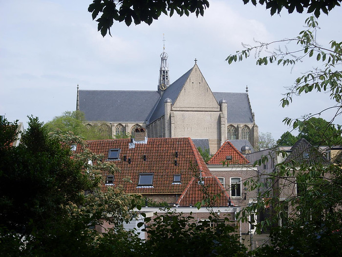 File:Alkmaar kerk vanaf veste.jpeg