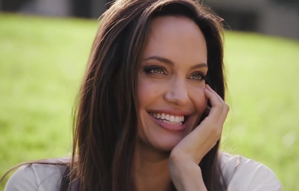 Angelina Jolie and the Return of the It Bag