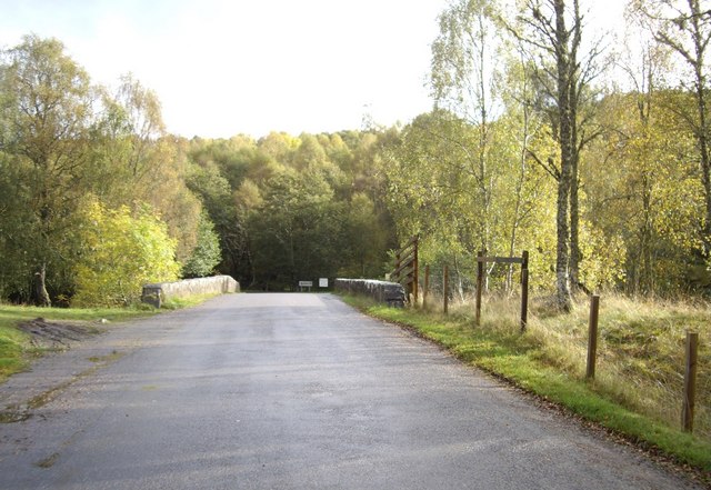 File:Approach to Fasnakyle Bridge - geograph.org.uk - 1536037.jpg