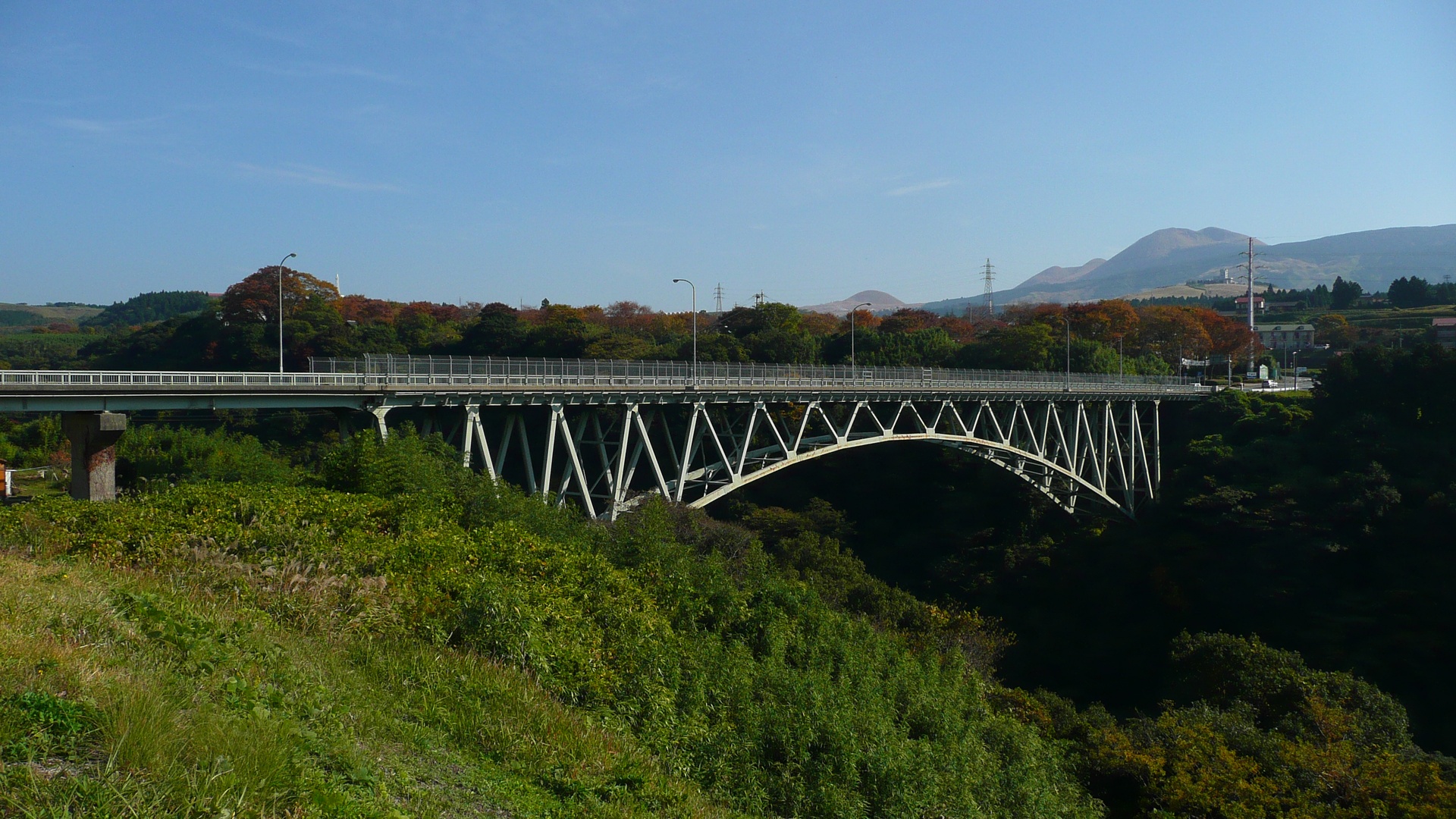 Aso_Ohashi_%28Red_Bridge%29_2009.JPG