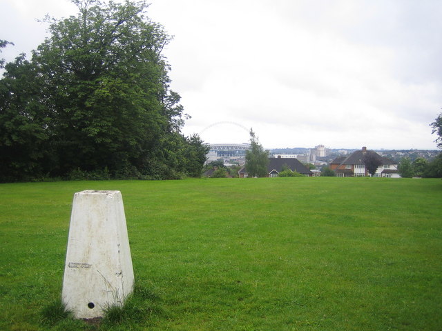 File:Barn Hill Triangulation Pillar - geograph.org.uk - 476193.jpg