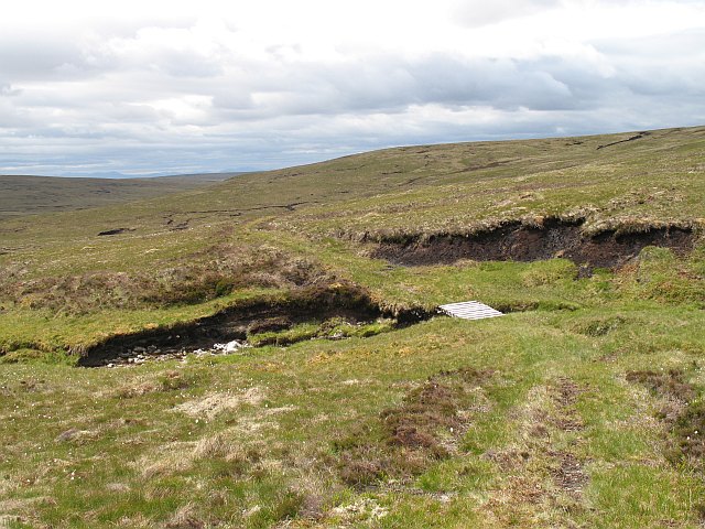 File:Bridge over the Allt na Seilich Mòire - geograph.org.uk - 1081761.jpg