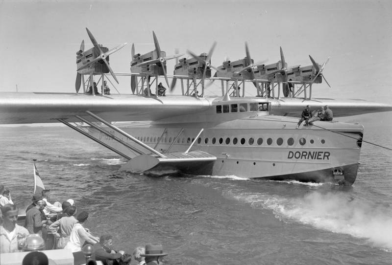 [Obrázek: Bundesarchiv_Bild_102-10270%2C_Flugschif...r_Do_X.jpg]