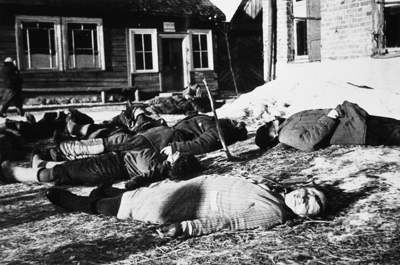File:Bundesarchiv Bild 146-1970-043-52, Russland, bei Minsk, tote Zivilisten.jpg
