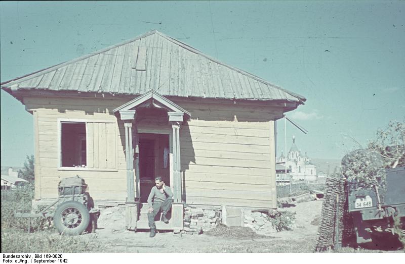 File:Bundesarchiv Bild 169-0020, Bei Stalingrad, Soldat in Ortschaft.jpg