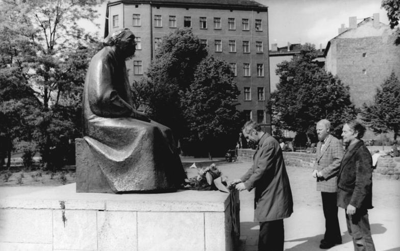 Bundesarchiv: Denkmal Käthe Kollwitz - Berlijn 1974