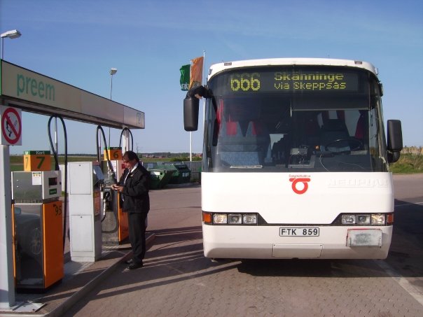 File:Buss 666 från Mantorp till Skänninge, via Skeppsås, den 12 maj 2008.jpg