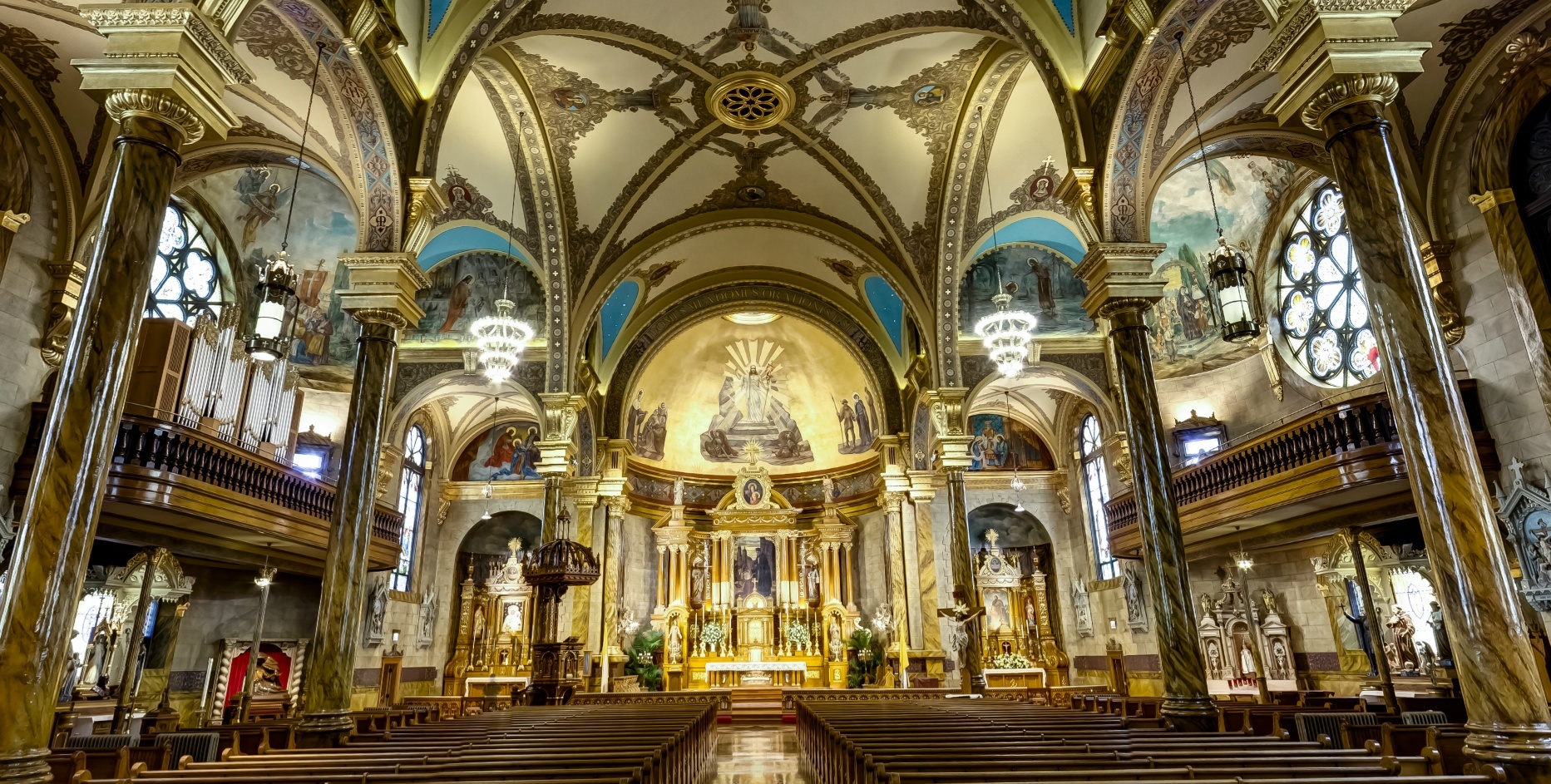 Cantius-church-chicago-wide.jpg