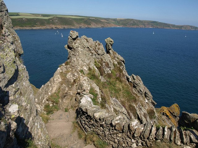 File:Crag by the coast path - geograph.org.uk - 1935797.jpg