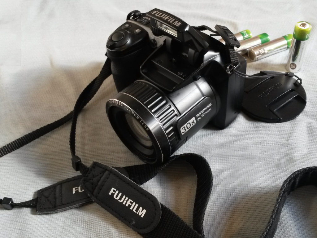 File:Digital camera Fujifilm S4800.png - Wikimedia