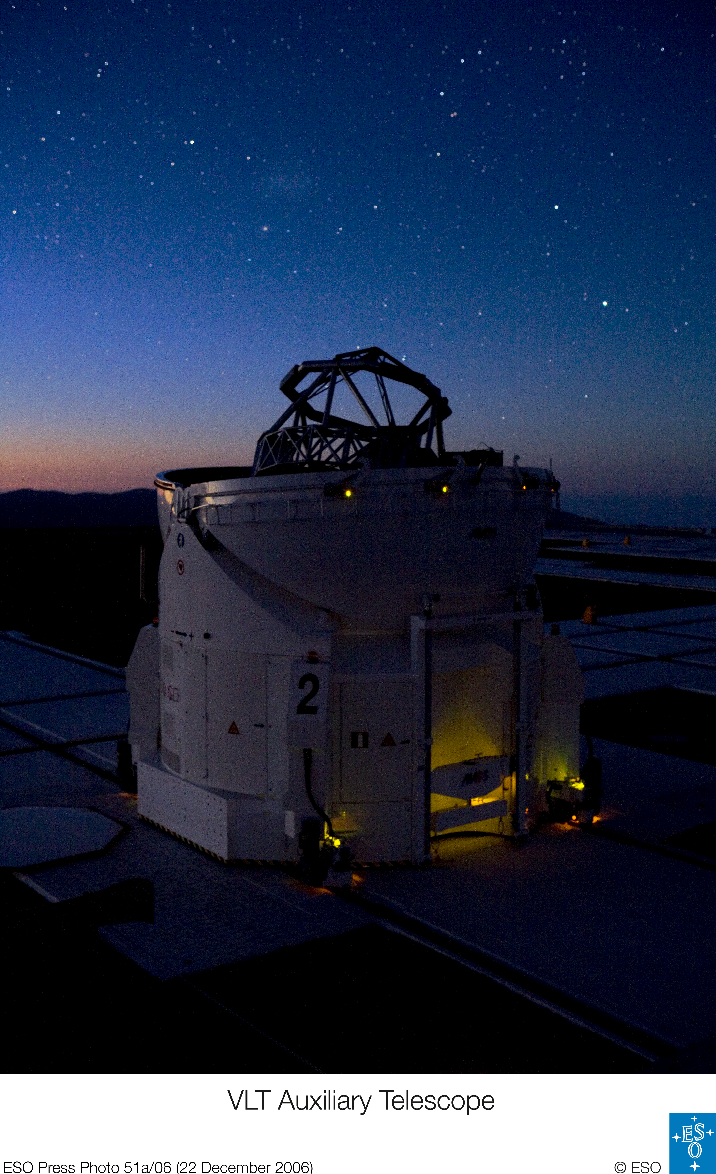 Very large telescope. Телескоп— very large Telescope.. Чилийская обсерватория. Обсерватория Чили астрономическая. Very large Telescope внутри.