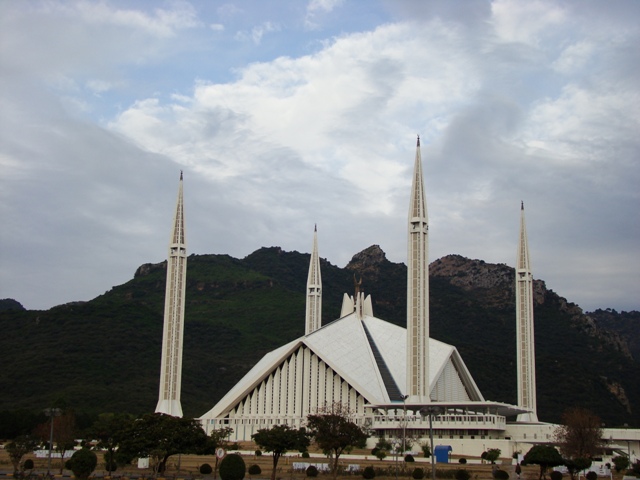 File:Faisal Masjid Far View.jpg