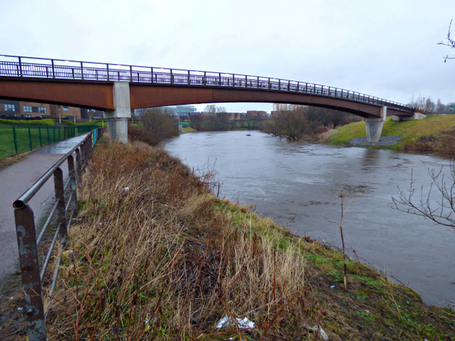 File:Footbridge to Cuningar Loop (geograph 5650116).jpg