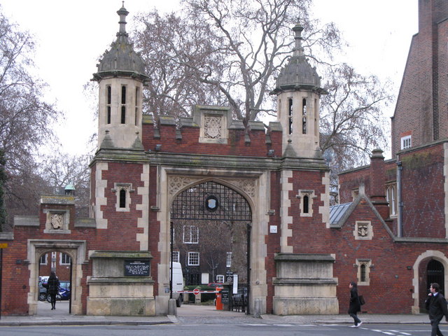 File:Gateway to Lincoln's Inn, off Lincoln's Inn.jpeg