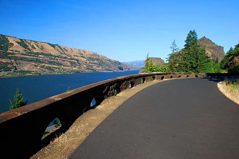 File:Historic Columbia River Highway State Trail (Hood River County, Oregon  scenic images) (hooDA0034b).jpg - Wikimedia Commons