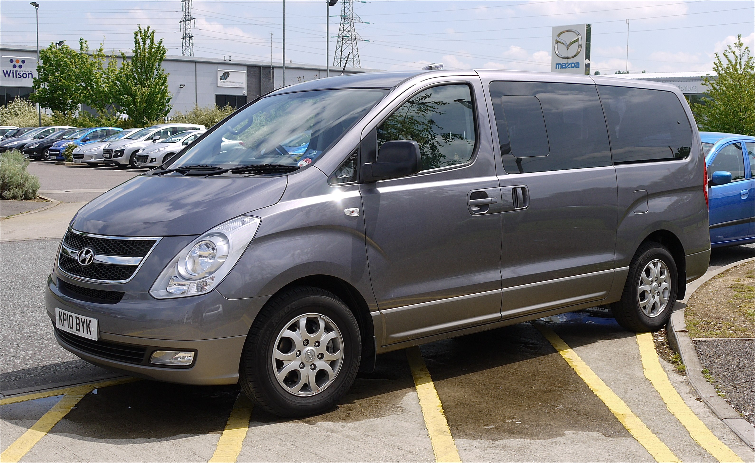 hyundai 8 seater van