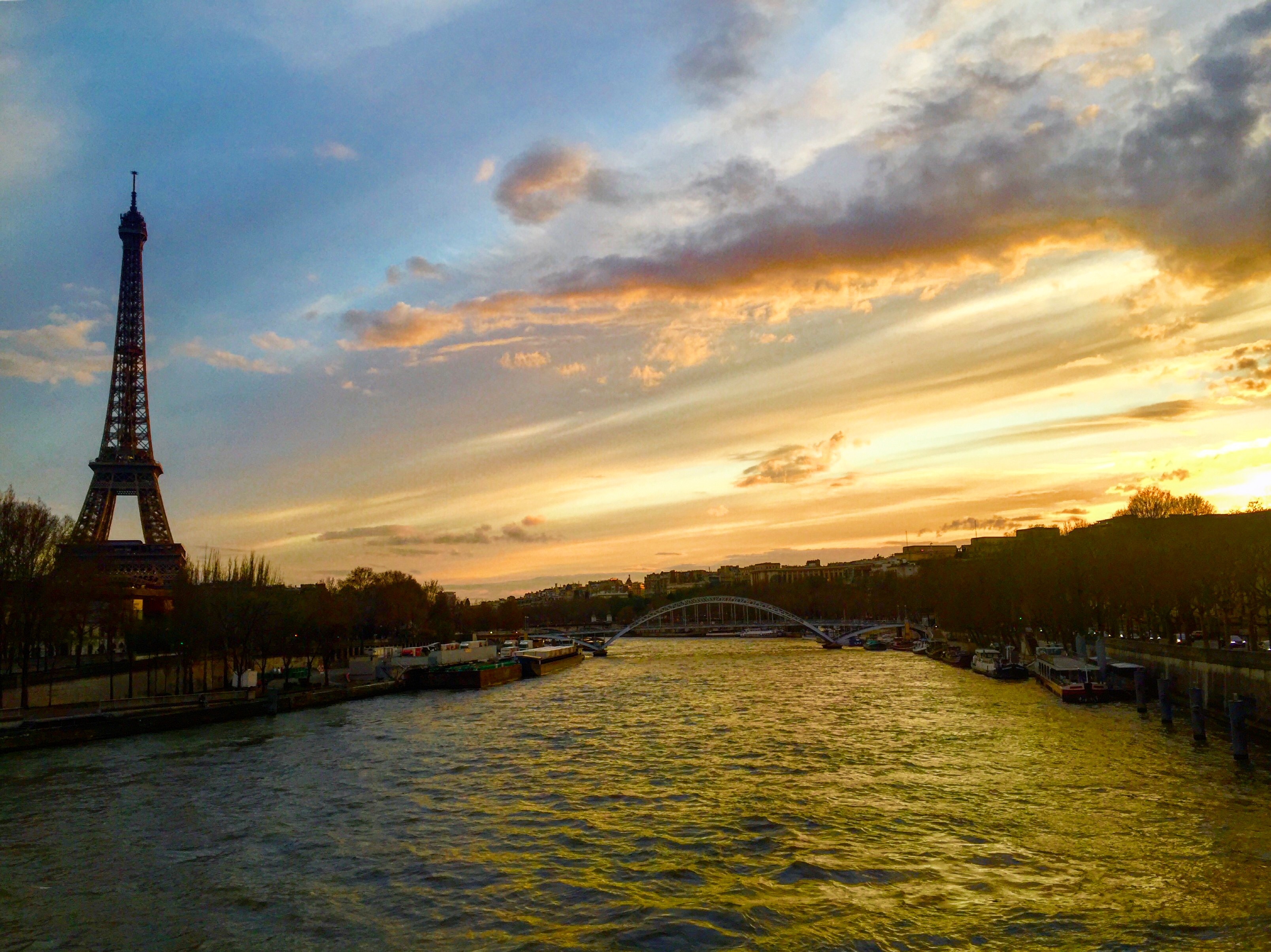 Filela Tour Eiffel Au Coucher De Soleil Vue Du Pont De L