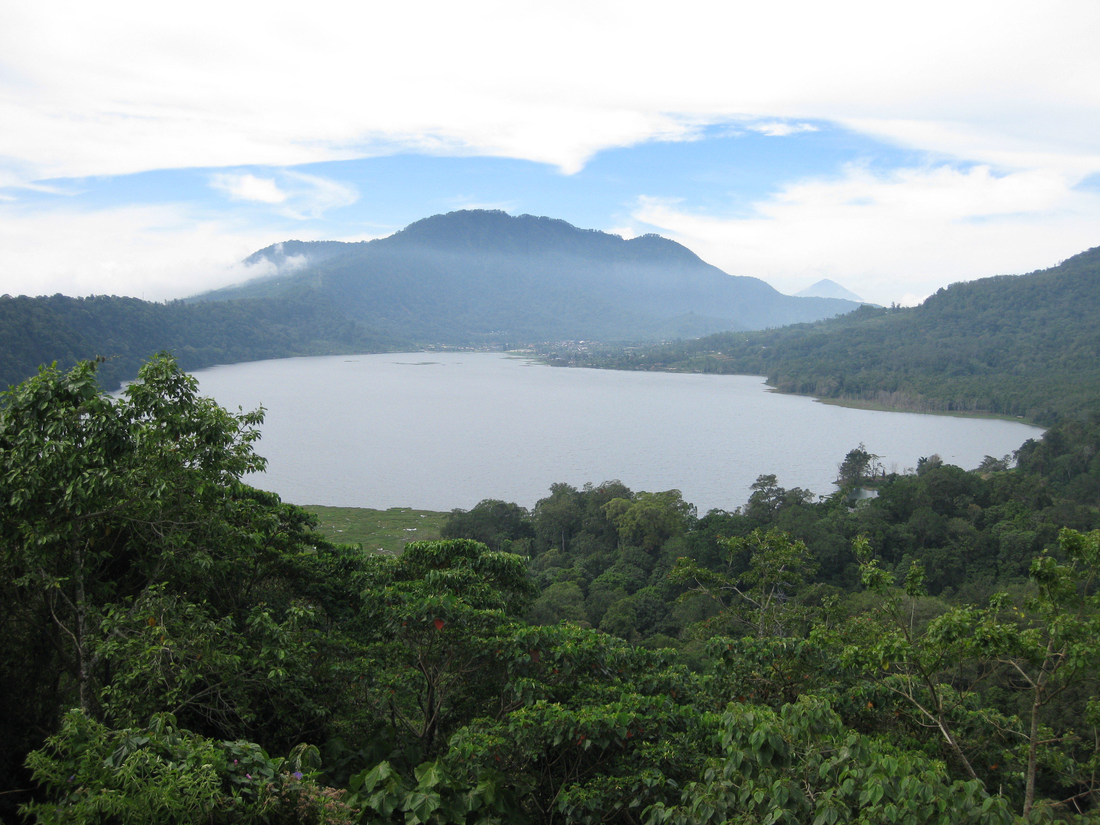 Berkas:Lake Tamblingan.jpg  Wikipedia bahasa Indonesia 