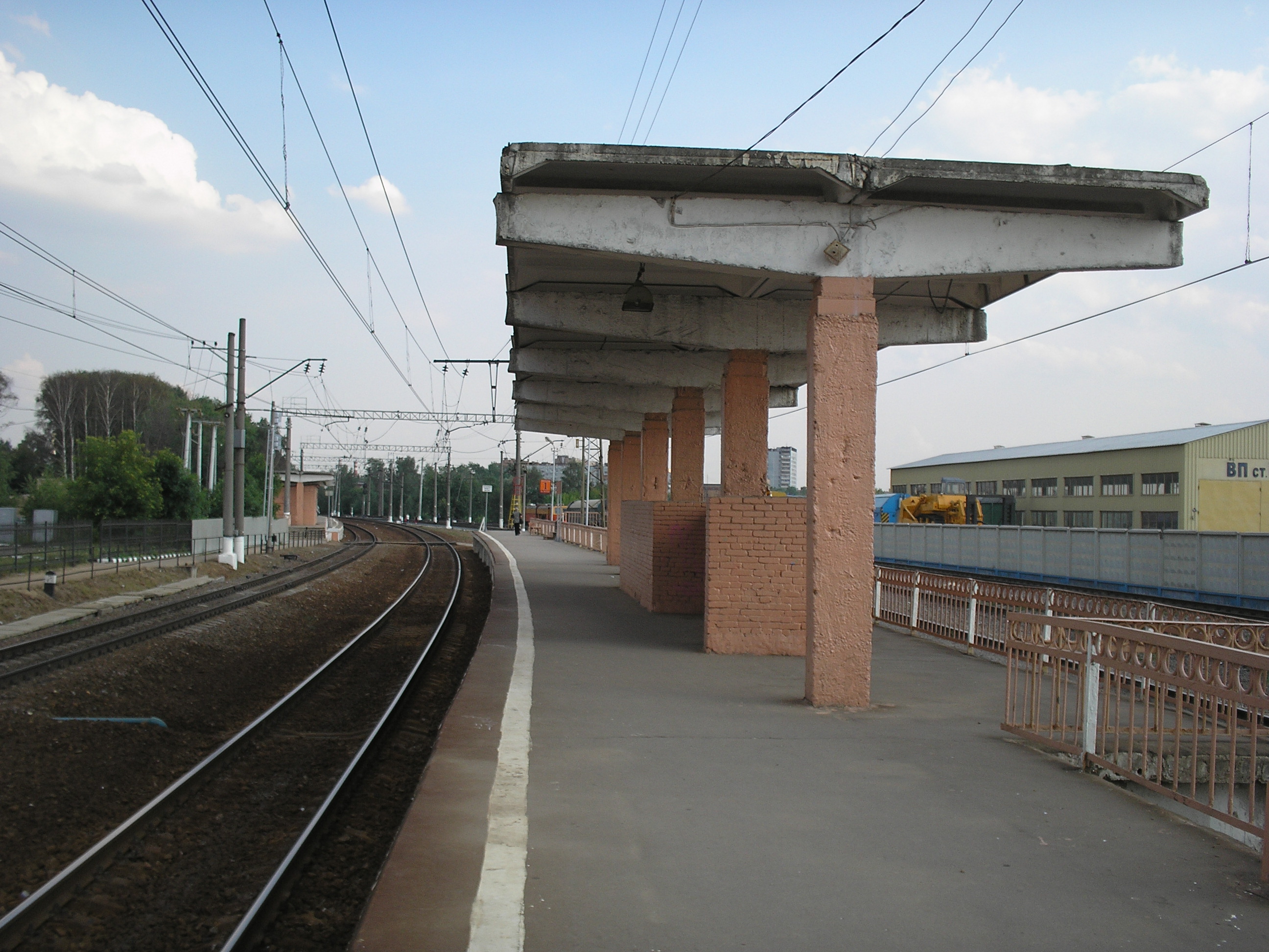 Станция железнодорожная работает