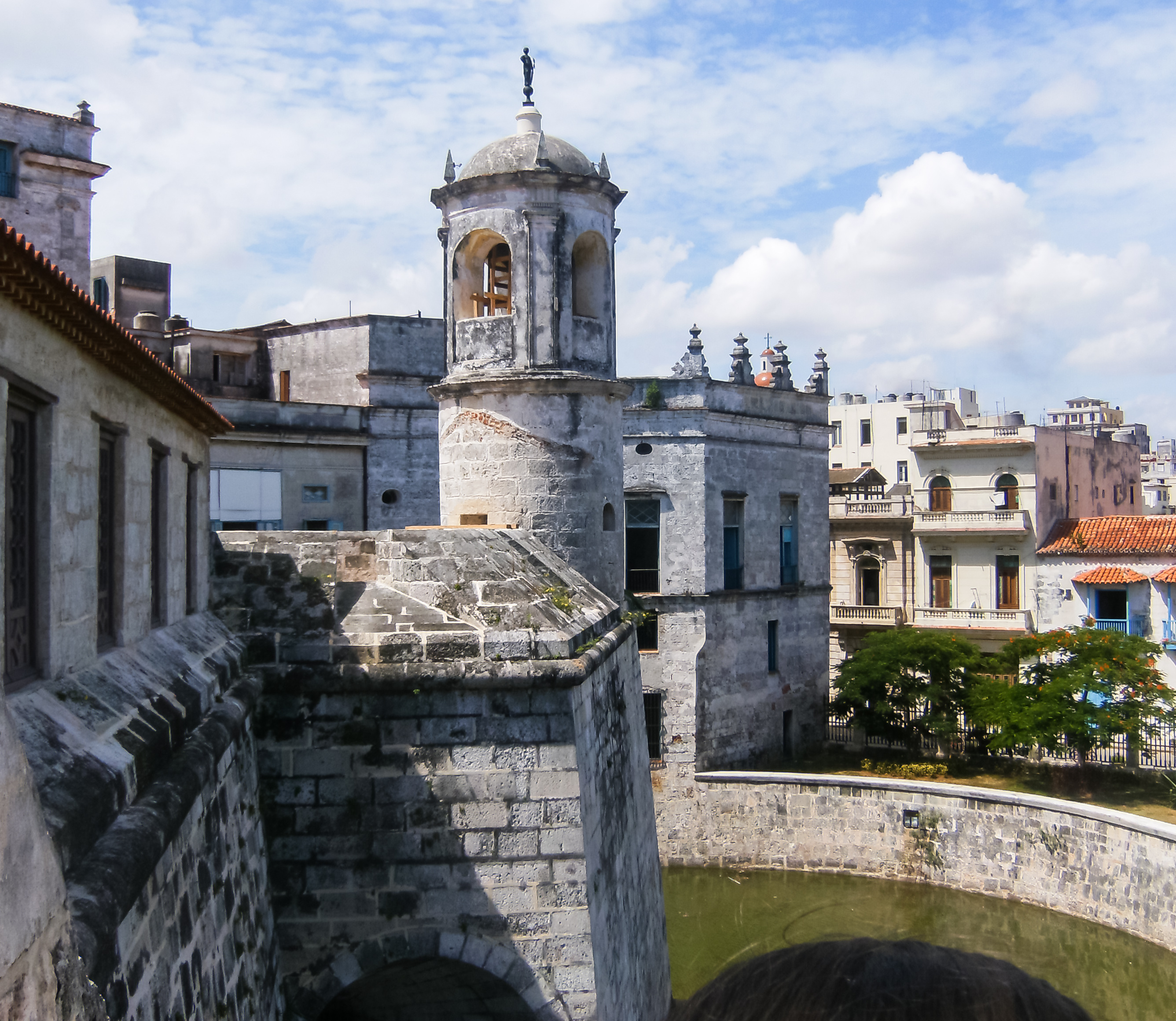 Cubaoutings - The Parque Historico Militar encompasses two of Havana's  famous fortresses: the Castillo de los Tres Reyes del Morro, also known as El  Morro, and Fortaleza de San Carlos de la