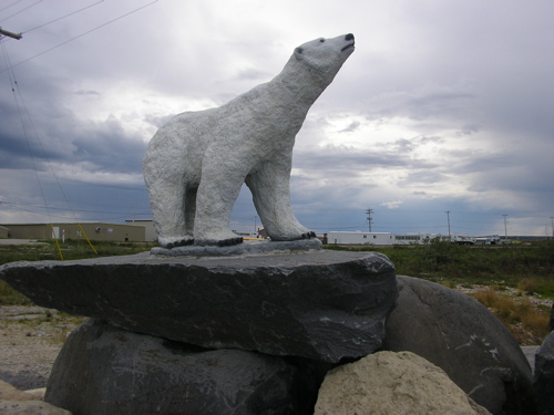 File:Polar bear statue in Churchill, Manitoba, Canada.jpg