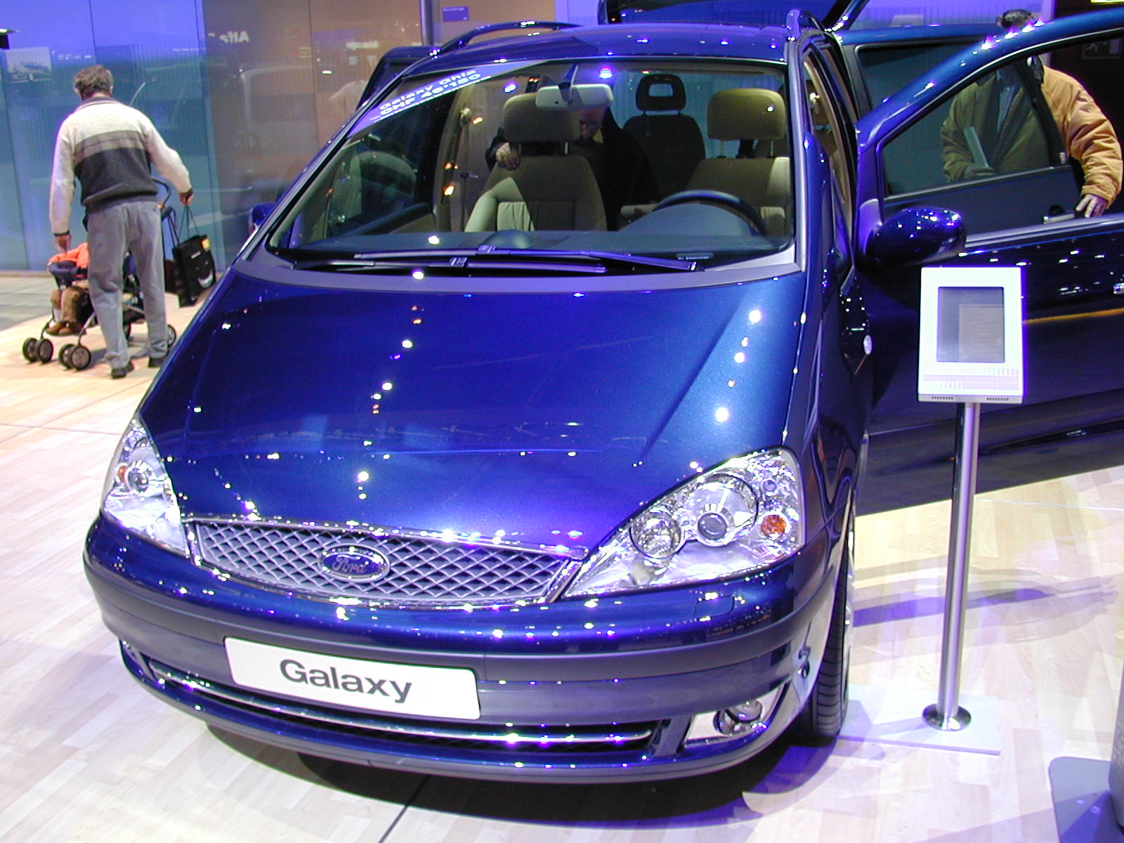 ontmoeten troon haar File:SAG2004 146 Ford Galaxy.jpg - Wikimedia Commons