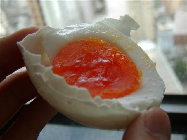 https://upload.wikimedia.org/wikipedia/commons/e/e6/Salty_egg.JPG