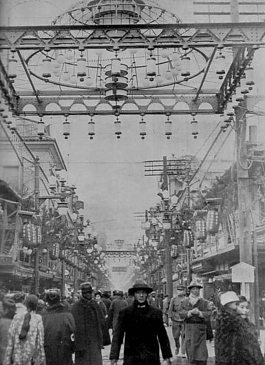 File:Shinsaibashi-suji in 1930s.JPG