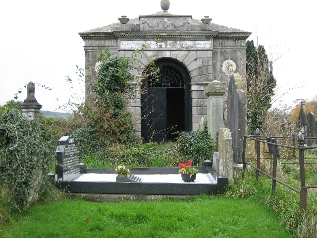 File:The Templetown Mausoleum - geograph.org.uk - 78372.jpg