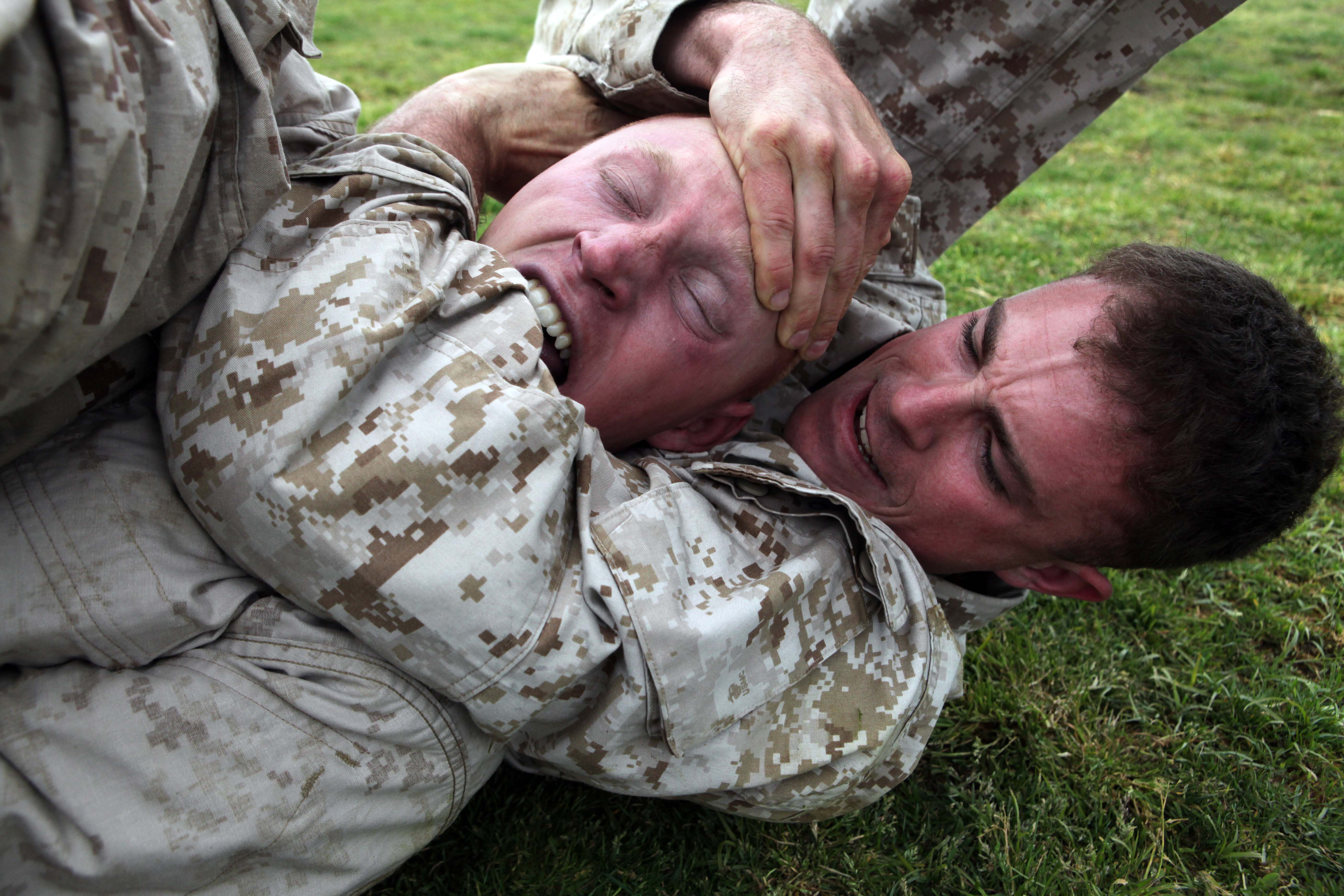 File:USMC grappling rear naked choke.jpg - Wikimedia Commons