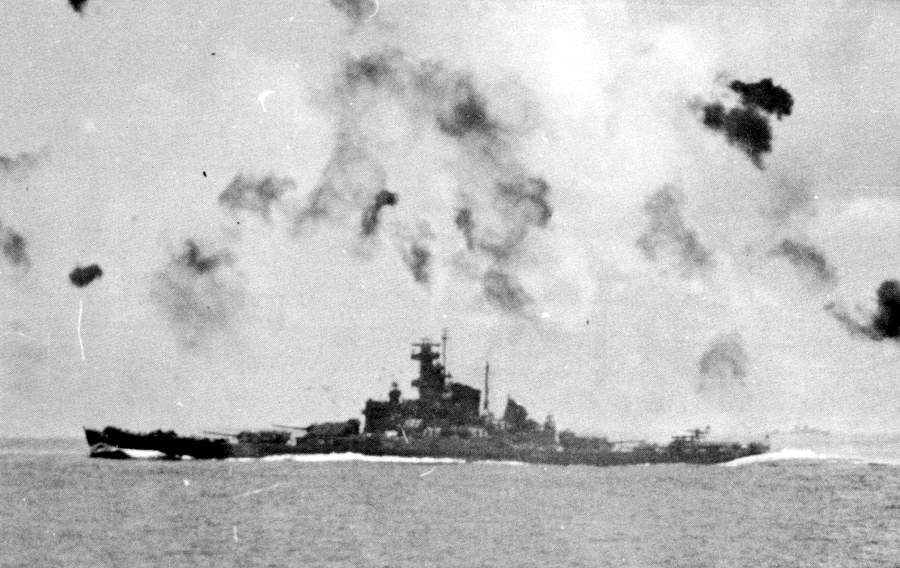 USS_South_Dakota_%28BB-57%29_underway_at_high_speed_during_the_Battle_of_the_Santa_Cruz_Islands_on_26_October_1942.jpg