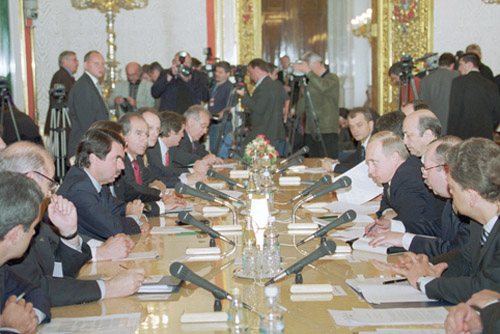 File:Vladimir Putin 22 May 2001-7.jpg