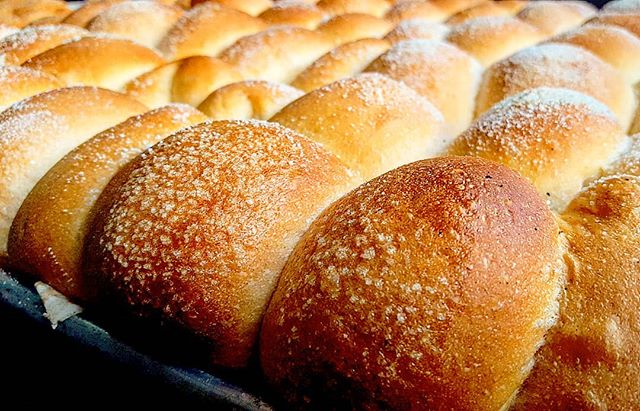 File:-Piñitas en @bistrobakery saliendo del horno luego de 30 horas de fermentación natural con -talvina -somosartesanos.jpg