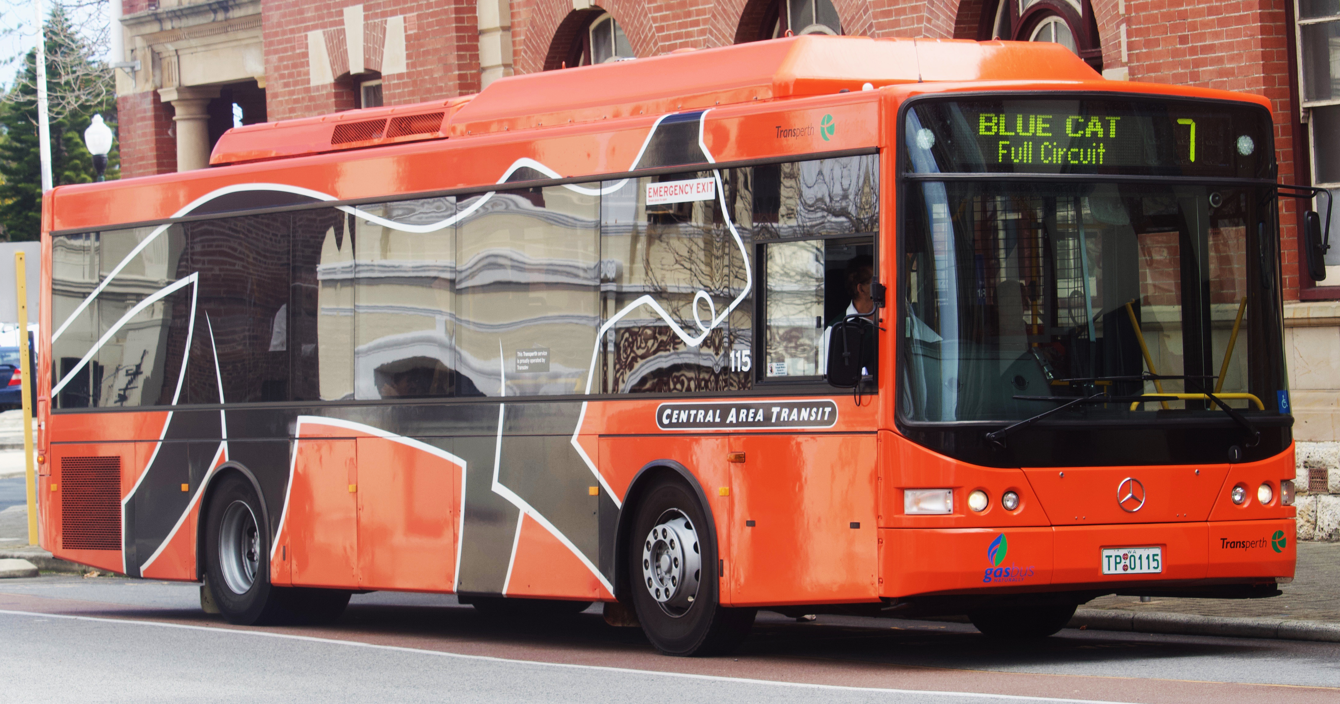 Yutong автобус оранжевый. Автобусы Ивеко оранжевый. Автобус оранжевый 2021 Iveco. Оранжевые автобусы Калининград.
