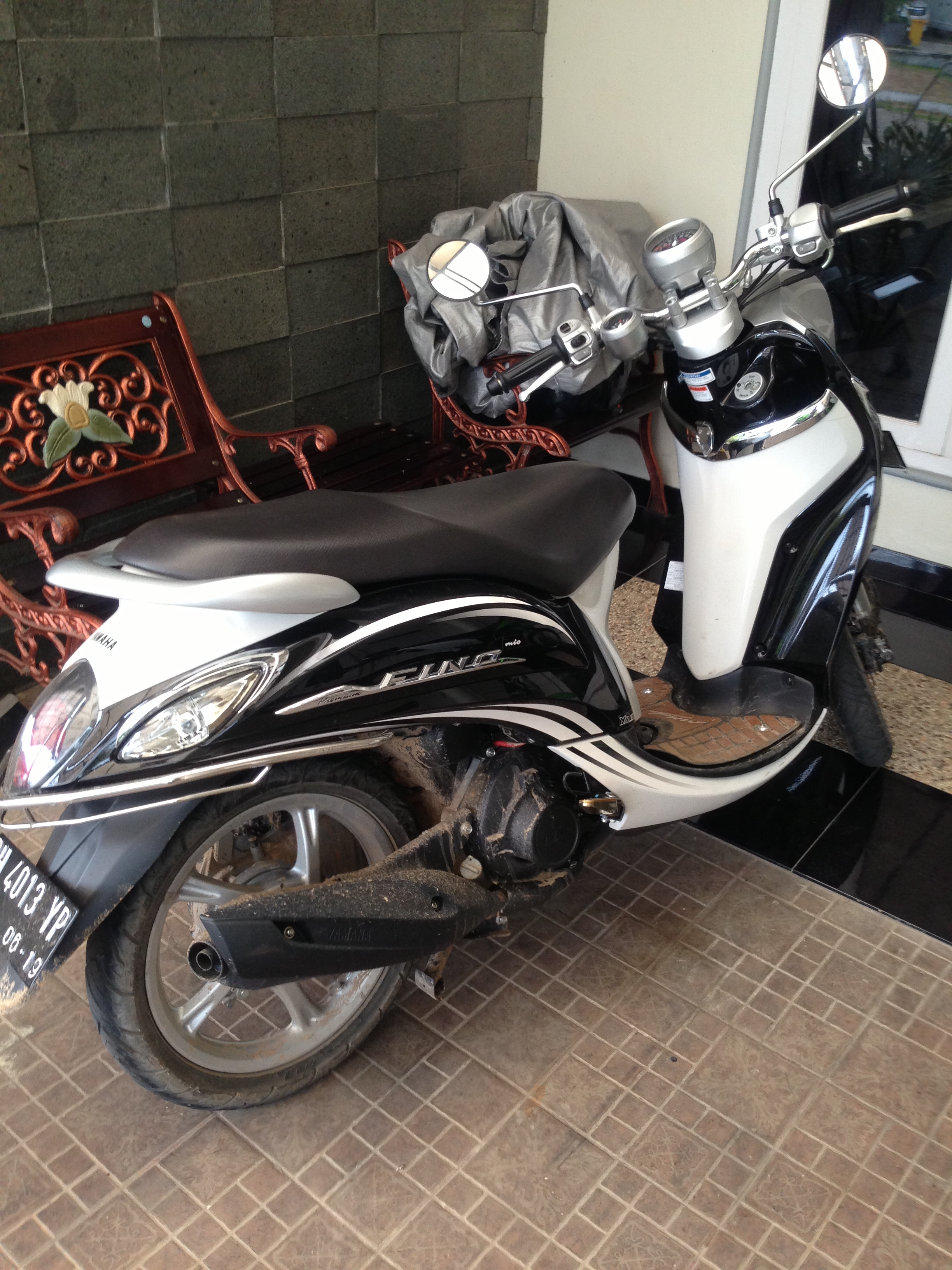 File:2014 Yamaha Fino Premium in Telanai Indah Estate (2).JPG - Wikimedia  Commons