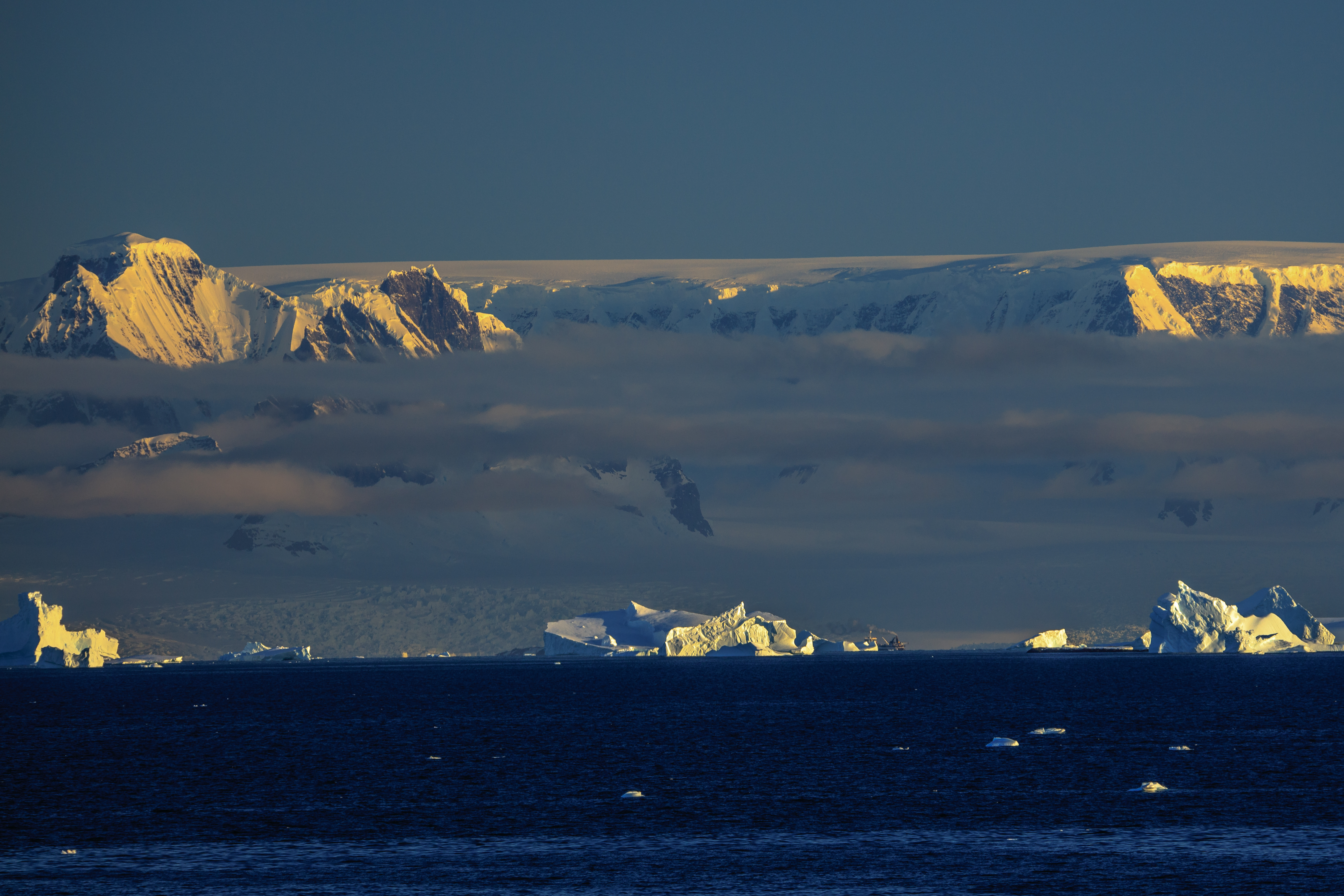 Антарктический полуостров на востоке. Антарктический полуостров.
