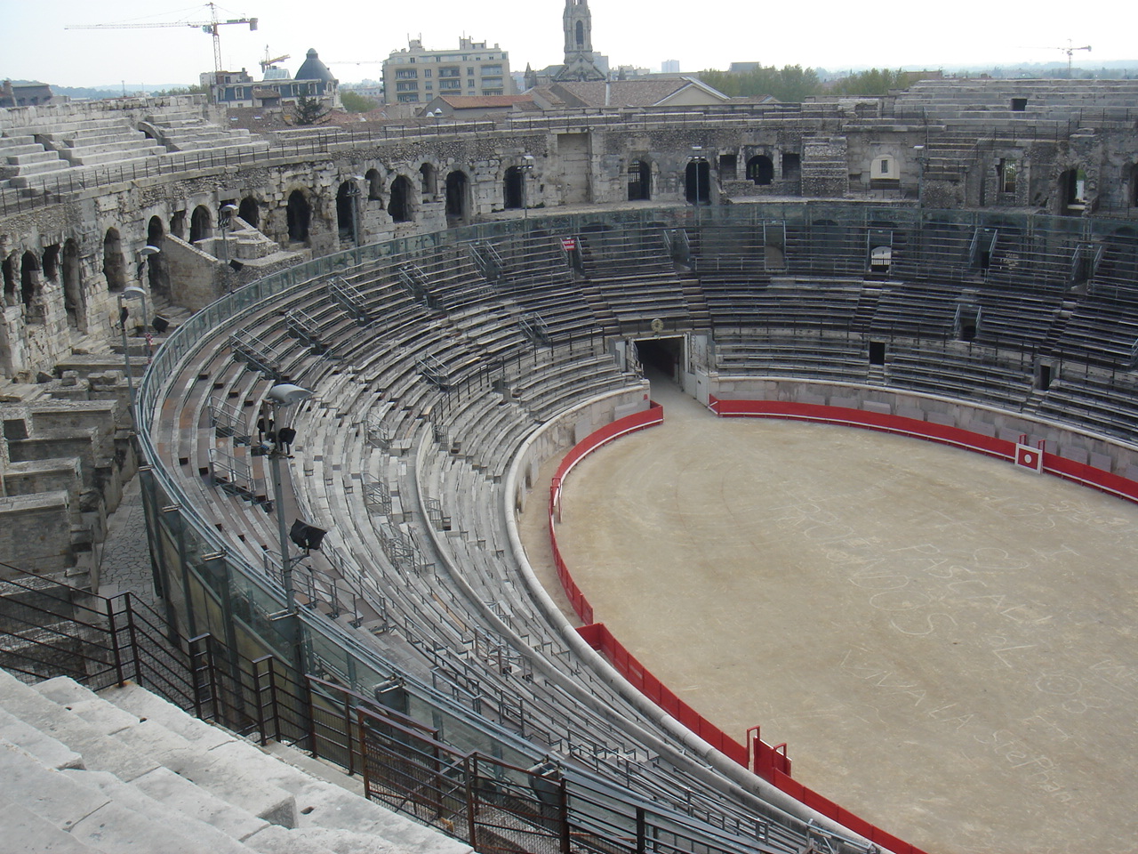 Файл arena. Амфитеатр (Арена) в Ниме (Arènes de Nîmes). The Roman Amphitheatre. Амфитеатр в Ниме подземные помещения. Амфитеатр с конным полем.