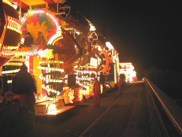 File:Burnham carnival - geograph.org.uk - 75884.jpg