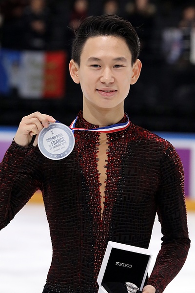 File:Denis Ten at the 2016 Trophée de France - Awarding ceremony.jpg