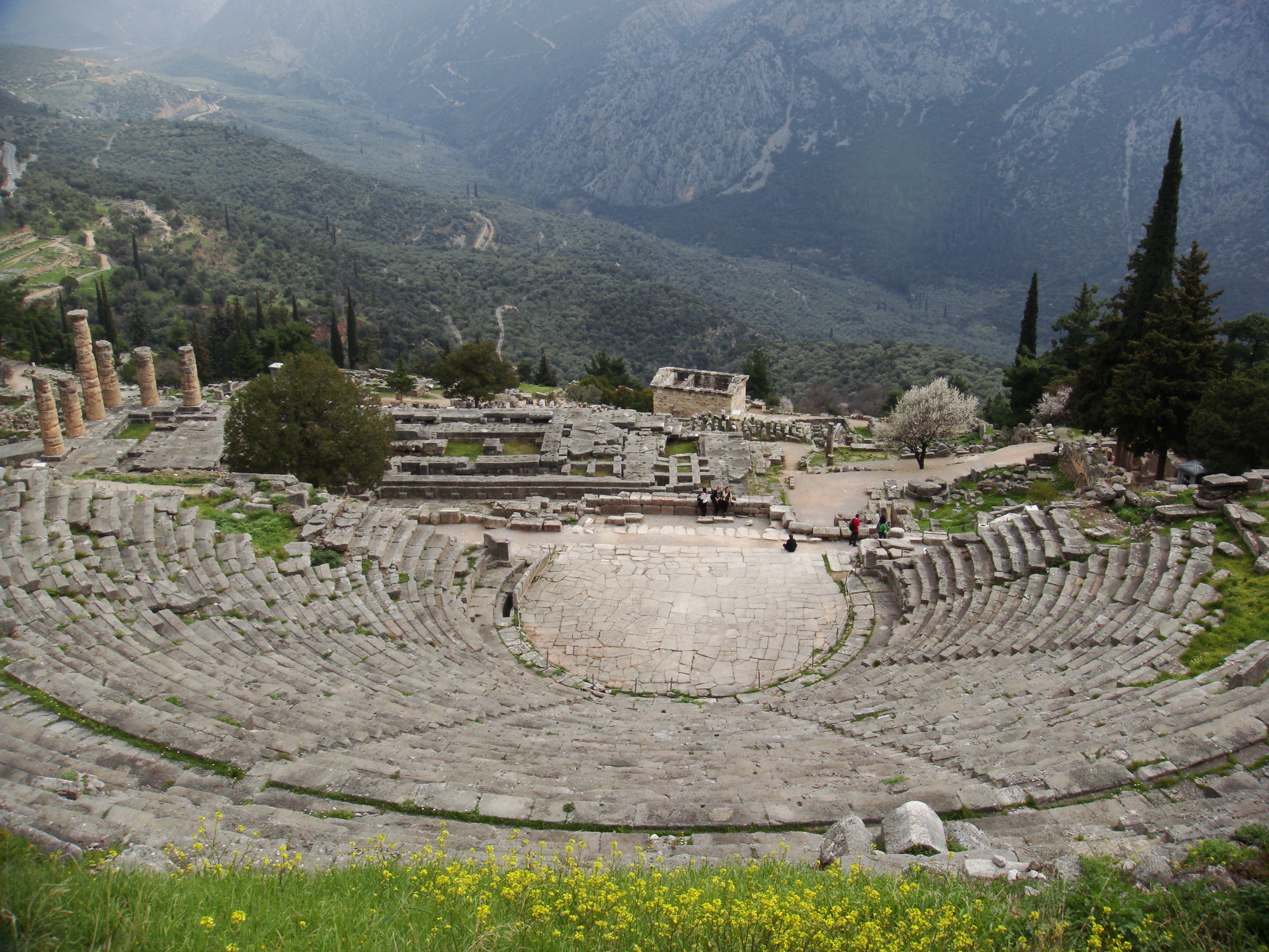 ancient-greek-theatre-delphi-theatre